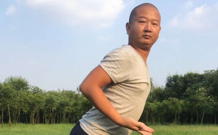 网红giao哥酒吧演出和人发生肢体冲突,被观众拍头后,他这样回应了