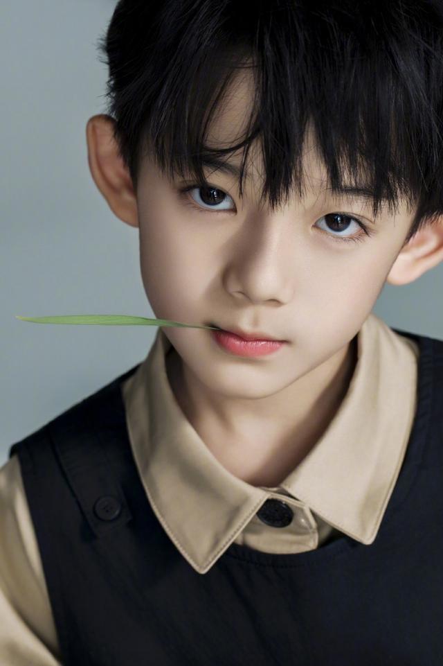 于正高调官宣签约童星,半年的反省后,他取得了复出的通行证了?