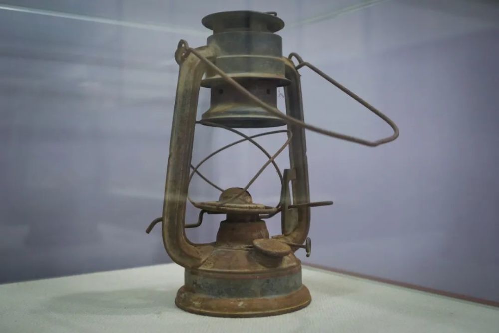 使用过的马灯子荣誉军人学校使用过的添油灯关中特区点点灯光换来的