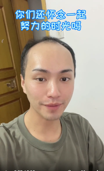 网红楚淇晒高中素颜照皮肤黝黑穿着土气发际线高一点也不帅如今完成