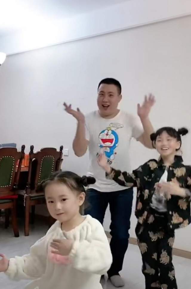 除了小山竹现身送祝福之外,同样参加过《爸爸去哪儿》的嘉宾吴尊也在