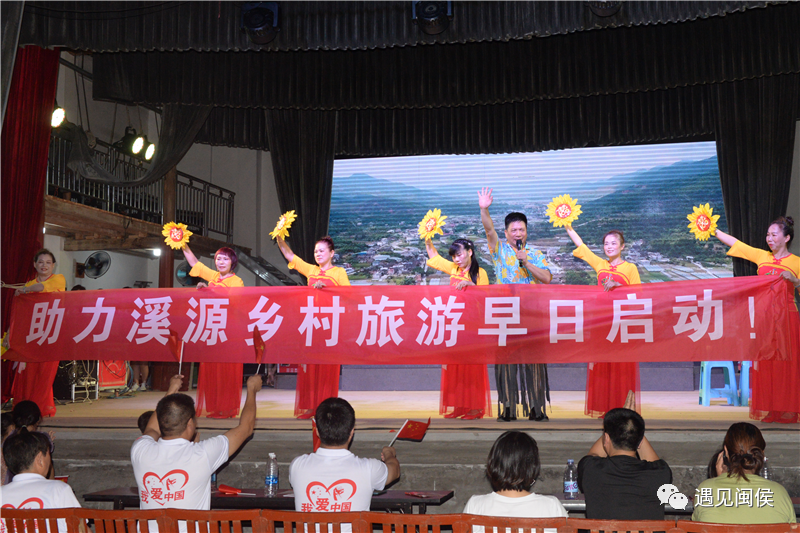 (说唱小品《乡村振兴一起嗨》)"这就是家门口的文化大餐啊,十分有