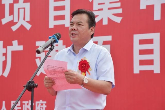 旬邑县委常委,副县长郭凯峰 介绍开工项目情况