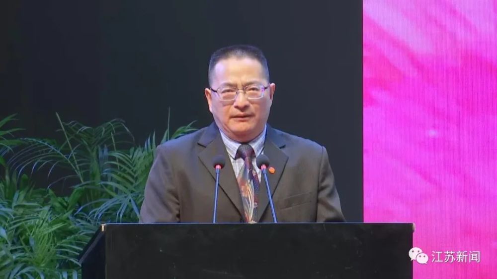 葛军在高三毕业典礼上推荐了一本书网友不愧是他