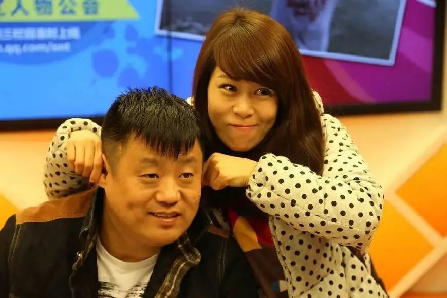 赵本山弟子宋晓峰上热搜,与妻子恩爱多年,17岁女儿却是高颜值