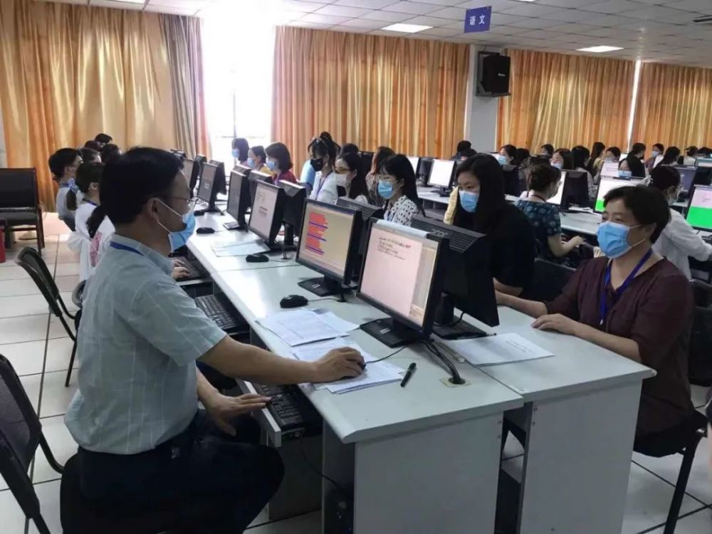 探访中考阅卷现场,已有高分作文出现!