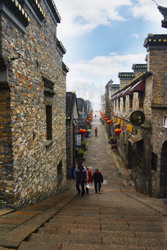 江苏藏匿一条千年古街:镇江的西津渡,你可曾一游?