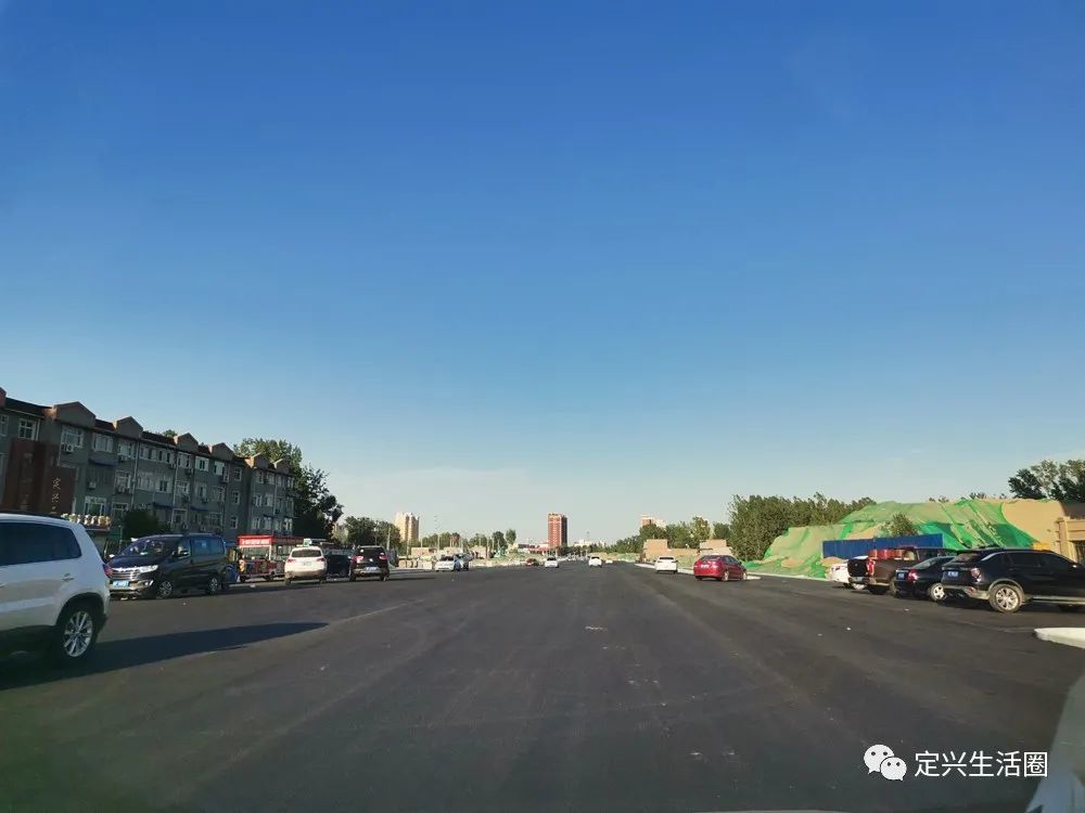 定兴这条路终于通车了,双向4车道.