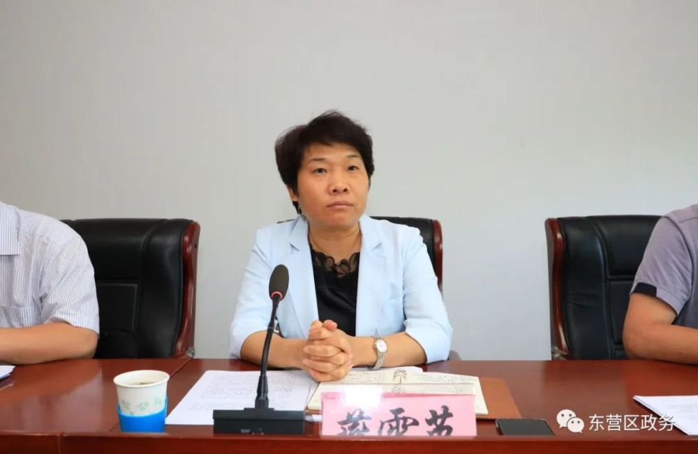 东营区委副书记,区长燕雪英出席会议并与燃气企业进行面对面谈话.