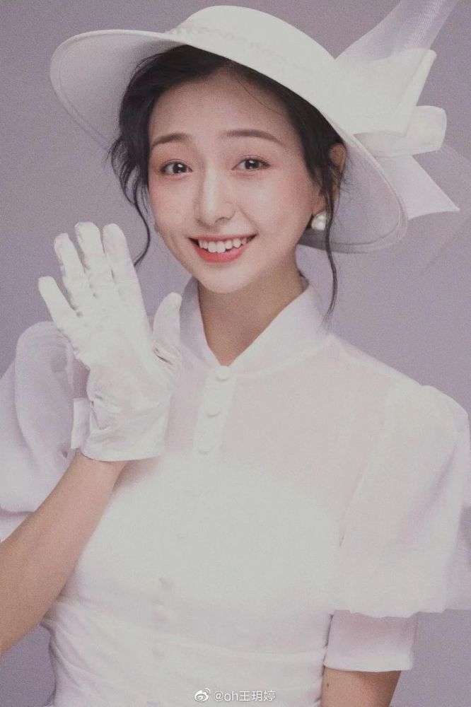 王玥婷:新晋95花电影脸,甜美憨憨"阳光姐妹淘"女一号