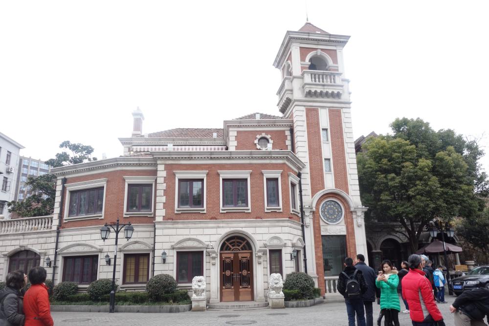 岩石股份沾酒就醉的年代有故事有题材才是王道