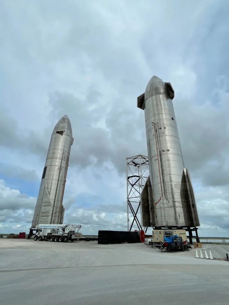 率先报道了「sn16退休与sn15并肩矗立」,这一消息让星舰粉感慨不已