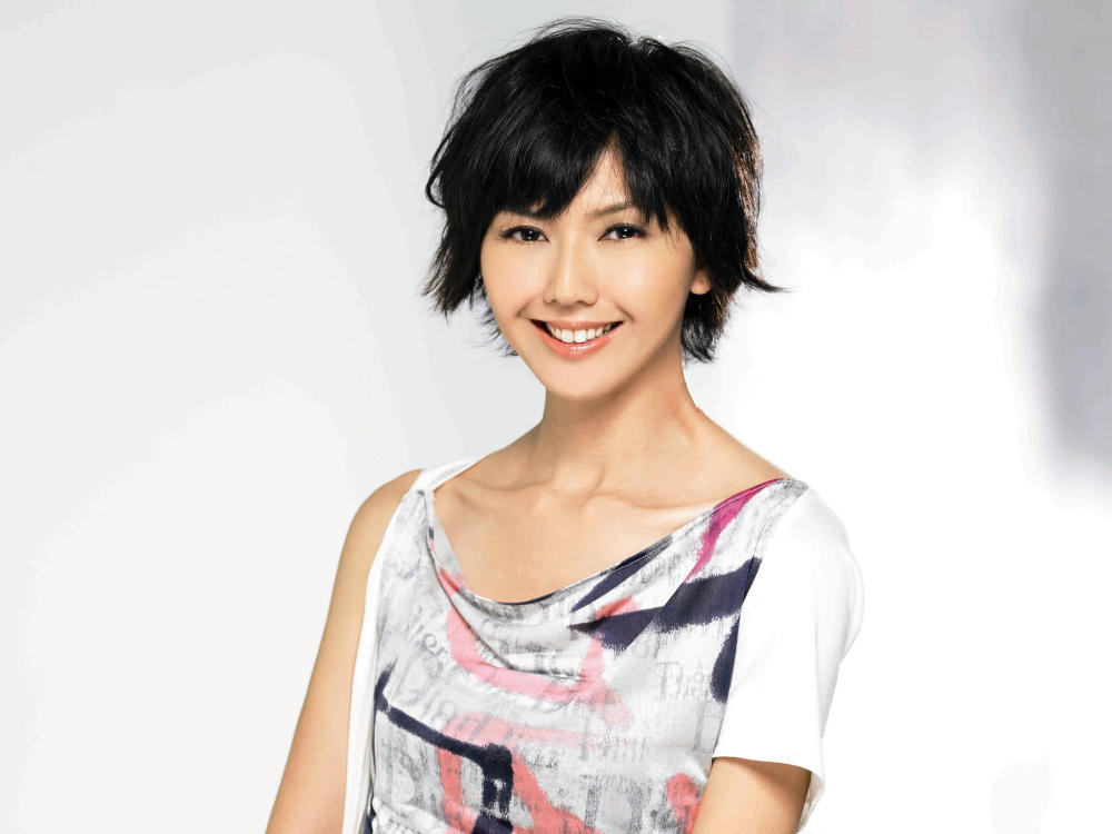 同时也拥有不容小觑的人气底子,要知道华语乐坛一直有"男周女孙"的