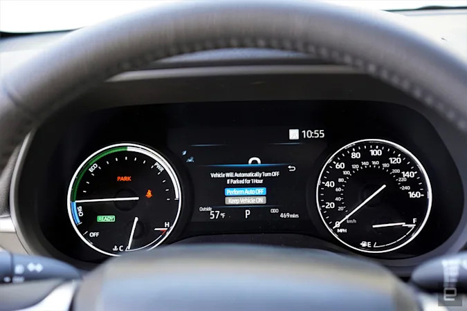 全新丰田塞纳sienna混合动力证明了mpv可以很有趣而不仅仅是实用