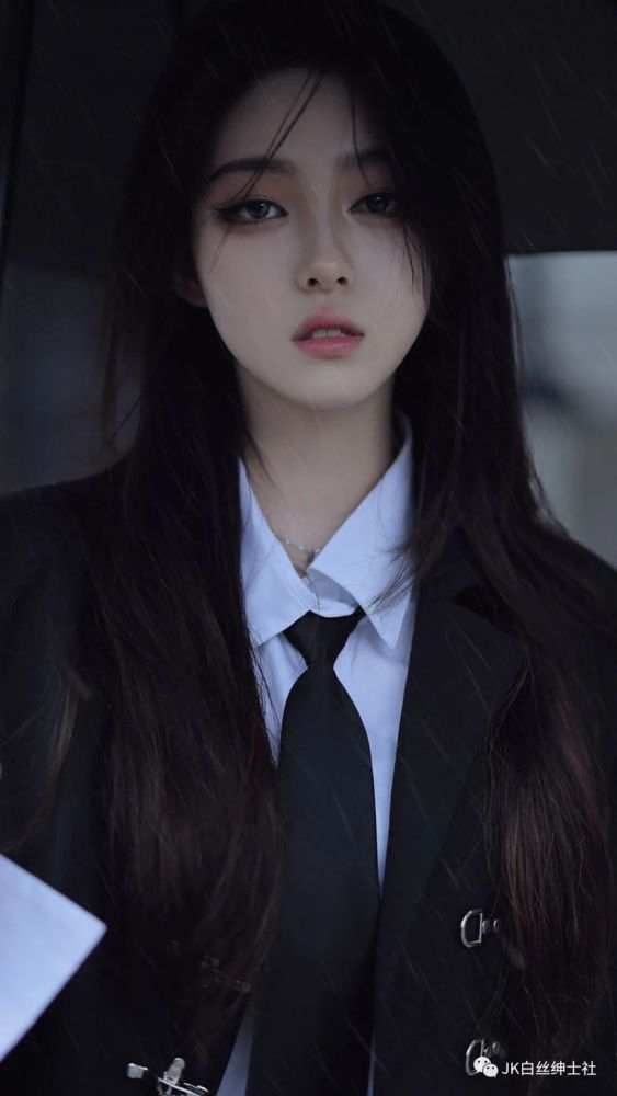 jk少女下雨了我不是指天气