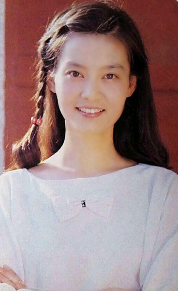 她曾是朱军一生追不到的女人:离婚35年看破红尘,现67岁一心向佛