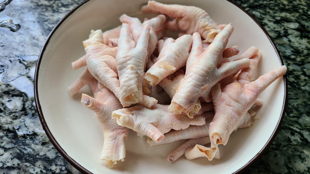 天气这么热就馋这一道柠檬鸡爪简单开胃又好吃味道很棒