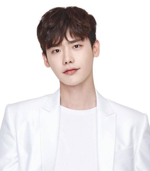 夏日荷尔蒙李钟硕携手新剧和新发型跟大家见面