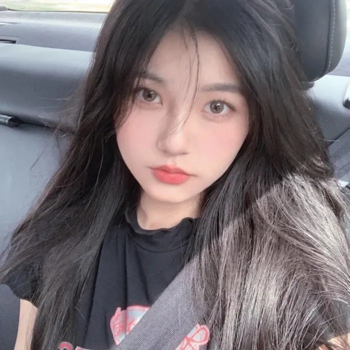 心动女生头像晚睡的女孩会被月亮抓去罚站的