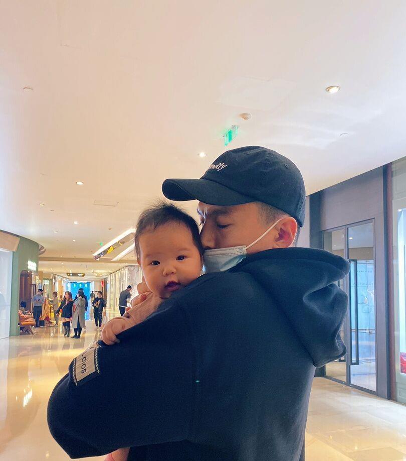 40岁宋宁峰自曝过父亲节,与女儿甜蜜互动,曾与齐溪