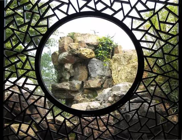 中国人对线条的美的领悟圆形窗,蕴藏着中国人"有容乃大"的园林内涵古