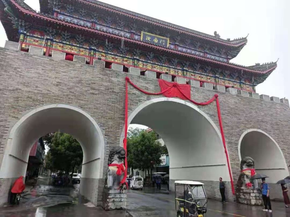 "汝南门"作为汝南古城的代表性建筑之一,凸现了汝南的历史特色,保留了