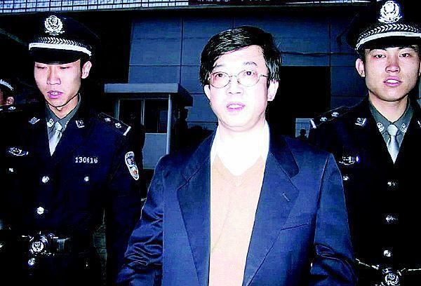 河北巨贪李真伏法15年,狱中提"反腐建议",619件赃物被拍卖_腾讯新闻