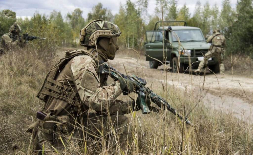 一夜之间5名乌东武装士兵惨遭爆头不料现场全部是美国武器