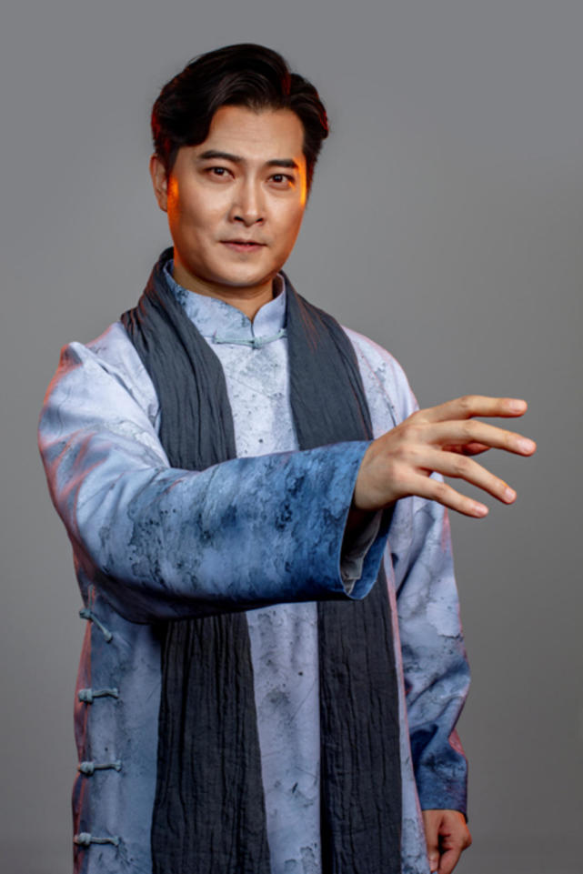 丁淮——蔡鹏饰他毕业于中国音乐学院声歌系,硕士研究生,国家二级演员