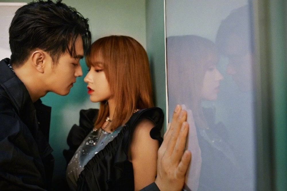 《你微笑时很美》定档,许凯与程潇甜蜜对视,空气都开始变甜_腾讯新闻