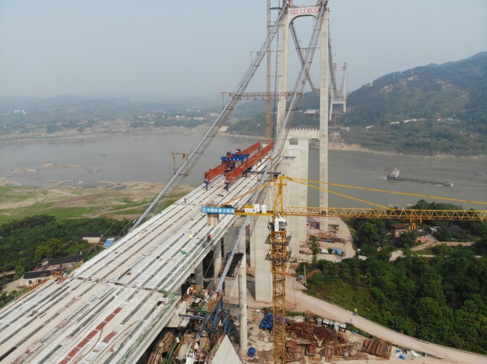 全力推进建设 油溪长江大桥预计下月进入钢箱梁吊装