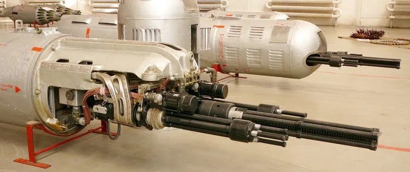 同样具有可下偏支架,但配备一门gsh-30-1机炮,备弹200发,这种机炮也是