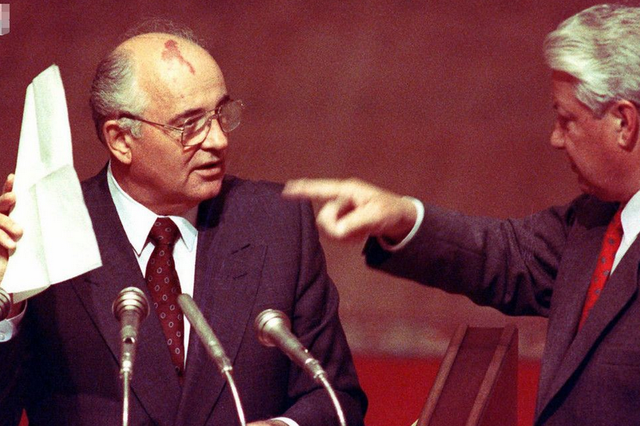 叶利钦执政的时候,从来没有为百姓做过任何考虑,他身为俄罗斯总统继承