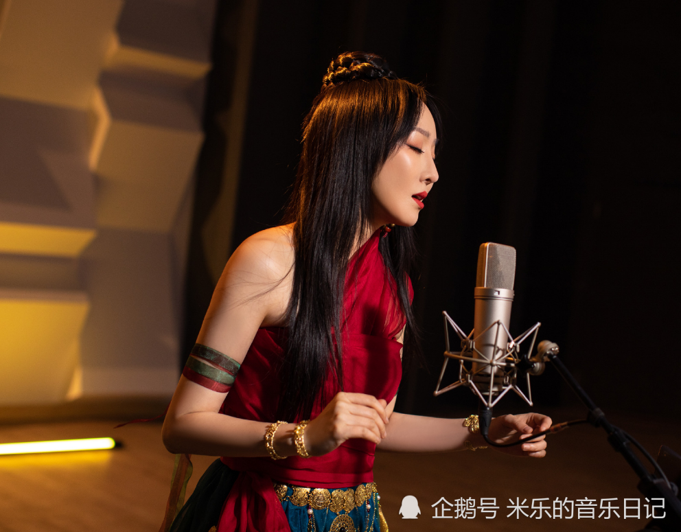 萨顶顶的高音yyds声音穿透力极强嗓音空灵而稳健