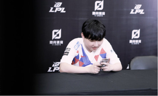 lgd击败jdg打野shadow更博整活输的是想你的兮夜