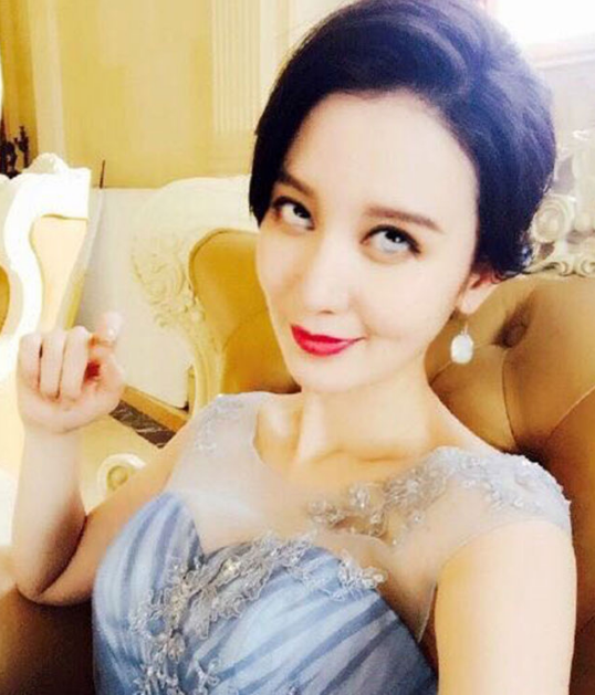 带你参观张萌的豪宅,墙壁做满了各种雕花,清洁起来可太费劲了