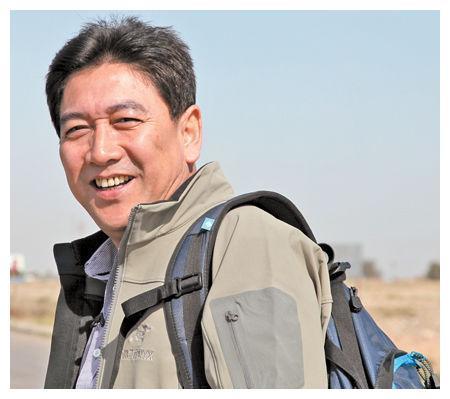 央视名嘴水均益与"瘫痪"妻子离婚,后娶小13岁娇妻,如今怎样了?