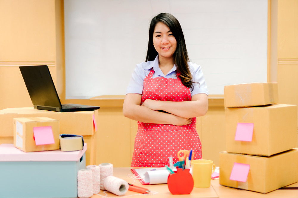 作为一名优秀的推销人员,要学会通过客户的表情捕捉到购买的信号,从而