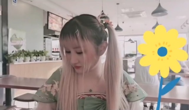 梦泪给梦嫂拍照忘开美颜看清鸽子兮真实颜值网友梦泪还不分手