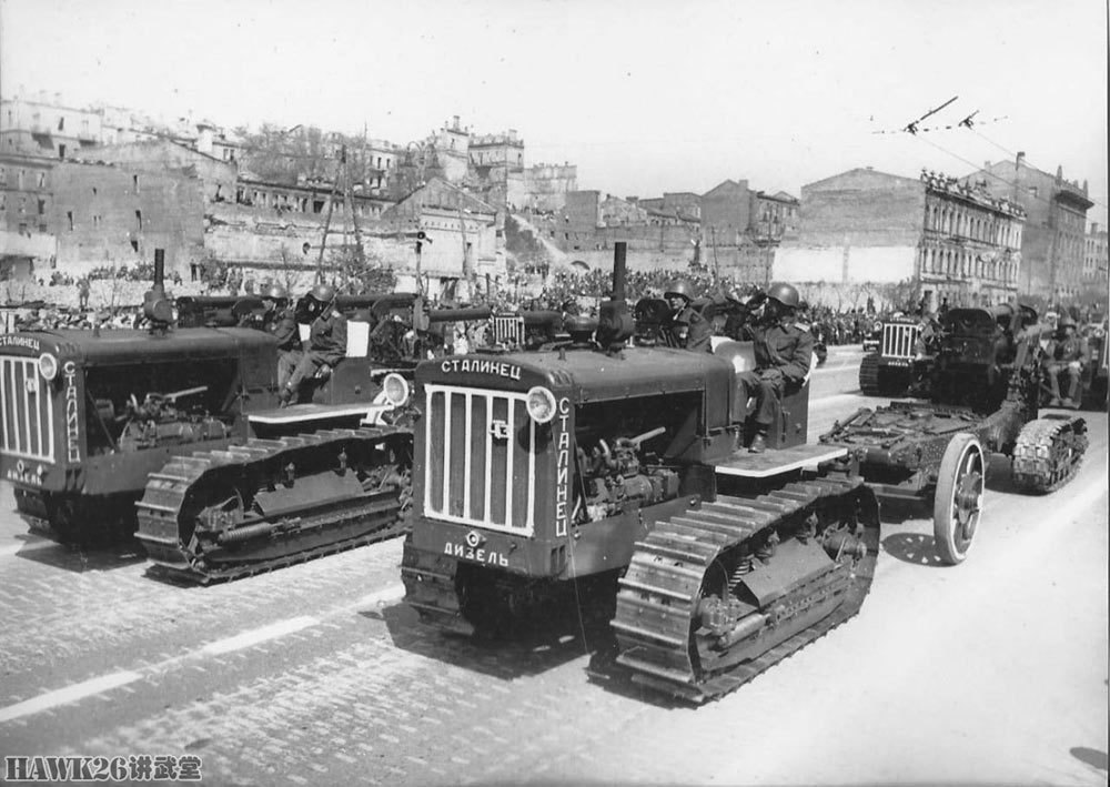 纳粹德军入侵苏联之后,s-65拖拉机被迫停产,经过多年的连续生产,此时