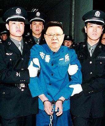 他是打黑英雄曾抓获悍匪张君闻名后成为保护伞贪污3094万