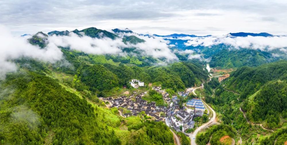 顺势而为,寿山乡紧紧围绕屏南县委,县政府"建成县强民富生态美的山区