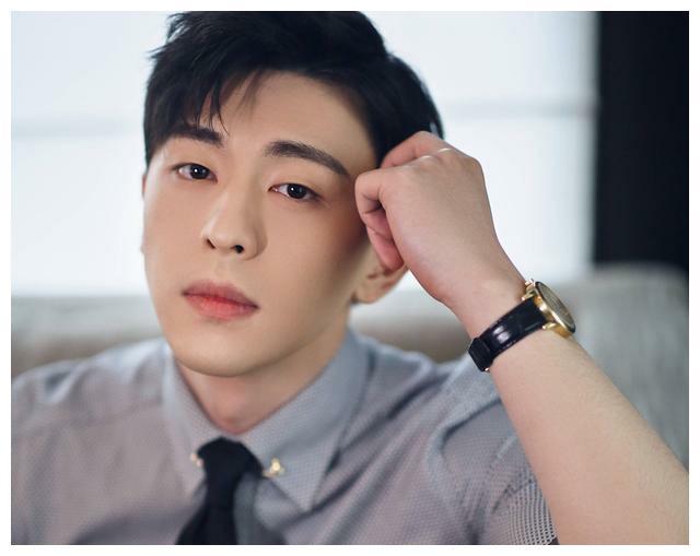 邓伦,一张骨相绝佳的故事脸