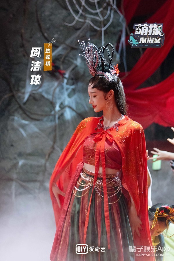 《萌探探探案》杨紫cos红孩儿,手抡"风火轮"保护那英