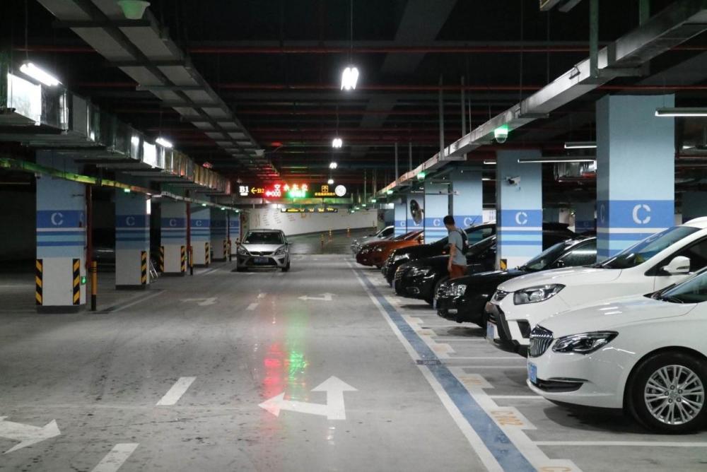 不管你开的啥车,停车时最好避开这几个地方,不然就等着后悔吧!