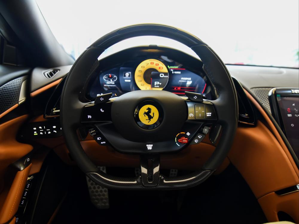 性能惊人 小哥带你一起看法拉利roma-车讯网