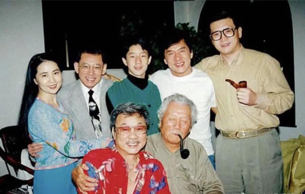 林凤娇:成家班公认的大嫂,当红时急流勇退,为家庭原谅成龙_腾讯新闻