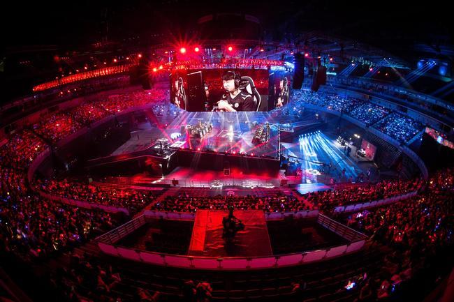 英雄联盟究竟是何原因lpl真正的站起来和lck对刚呢