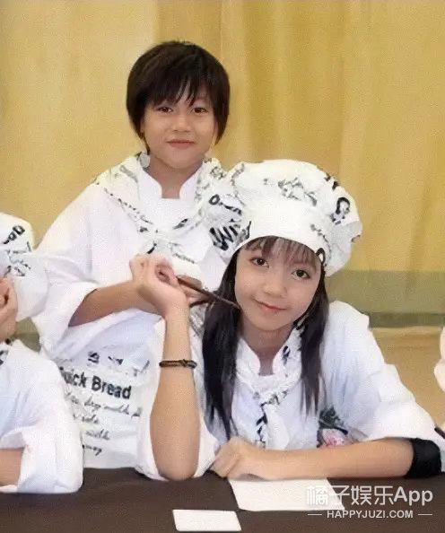 在lisa因为长相受到种族歧视的时候,bambam在采访中也是力挺lisa.