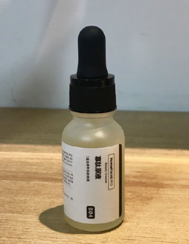 搭配,可以松软皮肤的老化角质,加快黑色痘印上面的那层黑秃噜皮脱落